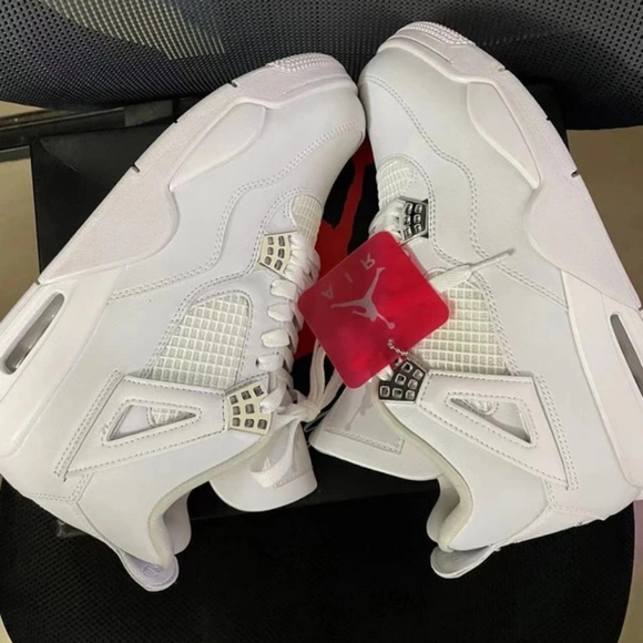 Jordan Other - Air Jordan white basketball shoes AJ4 us8